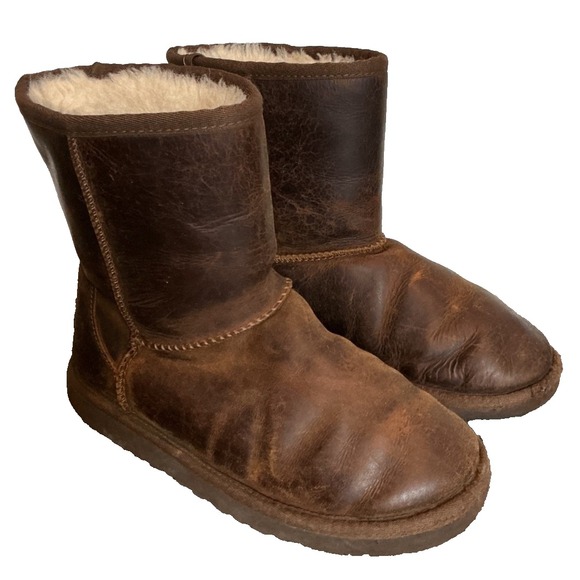 UGG Classic Short waterproof Boots Girl's Size 4 Brown Leather - Picture 1 of 7